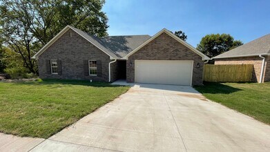 Building Photo - 917 Rachel St