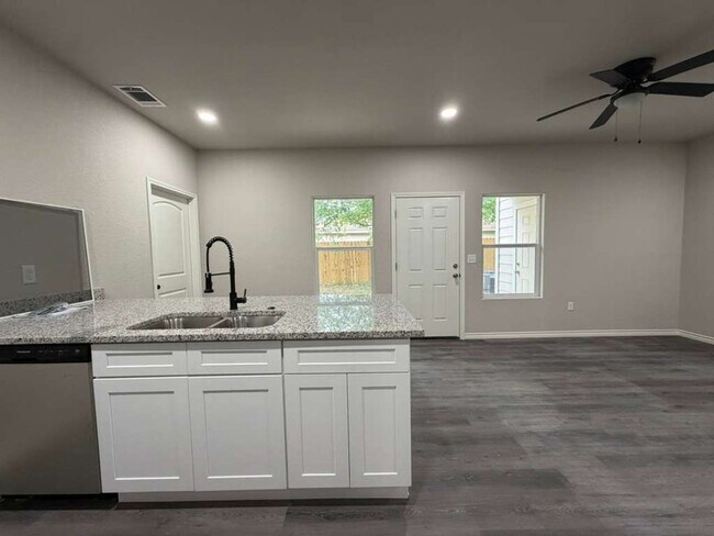 Building Photo - 7616 Windsor Oaks