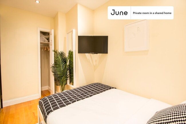 Building Photo - Room in Shared 5 bed/2 bath home in Upper West Side