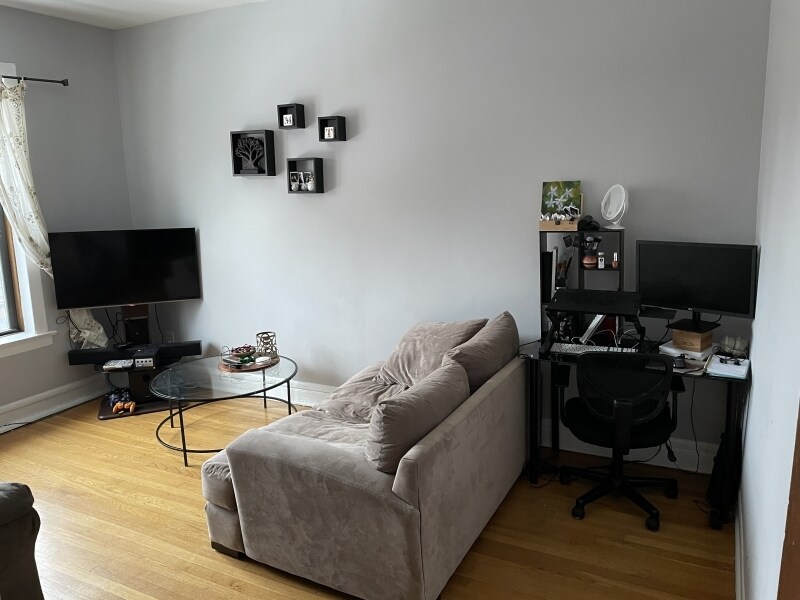 Foto del edificio - 1110 W Dickens Ave