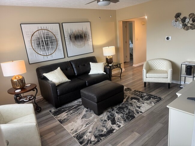 Building Photo - 413 Lenney Dr