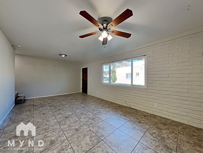 Building Photo - 531 N Lesueur