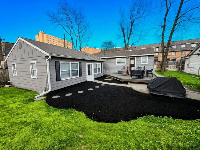 Foto del edificio - Tiehen Realty - Booth