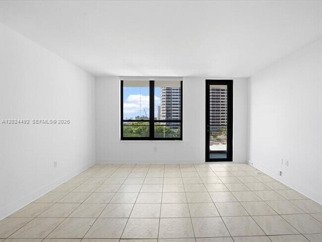 Foto del edificio - 10185 Collins Ave