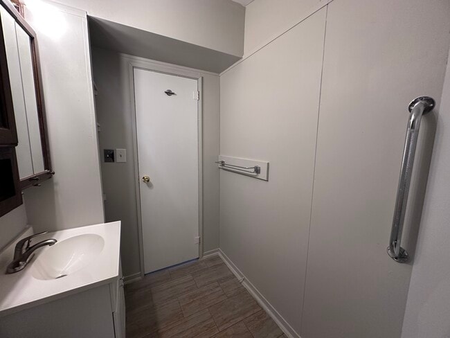 Building Photo - 403 Seminary-N