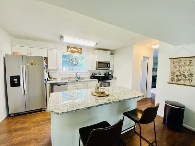Building Photo - Beautiful 4 Bedroom 2.5 Bath House in Hampton