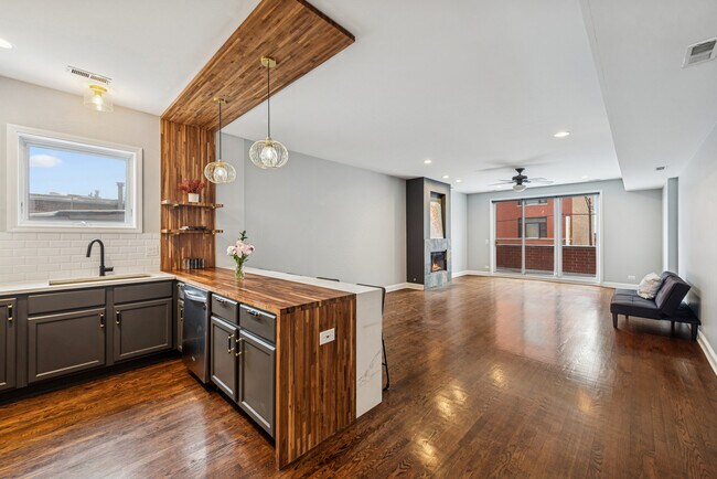 Foto del edificio - 1610 W Grand Ave