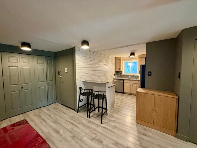 Foto del edificio - 1090 N Lafayette St