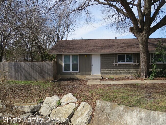 Building Photo - 207 Liverpool Dr