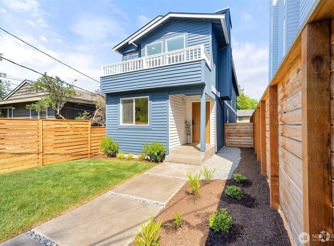 Building Photo - 9526 Interlake Ave N