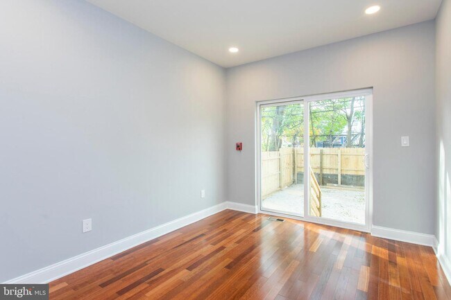 Foto del edificio - 1646 N Marshall St