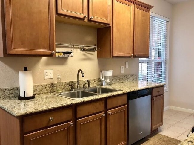 Foto del edificio - 2255 Braeswood Park Dr