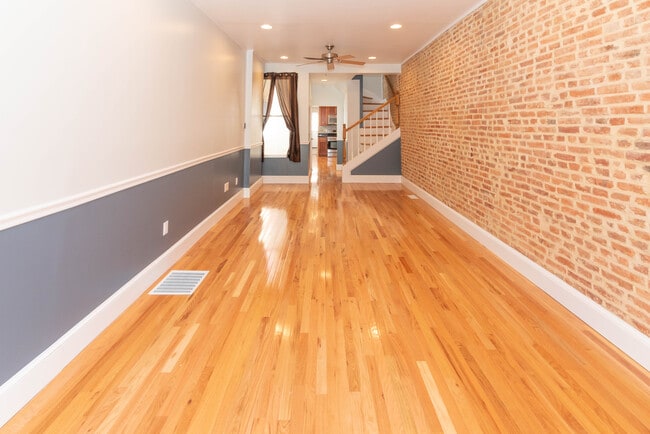 Building Photo - 423 S Eden St