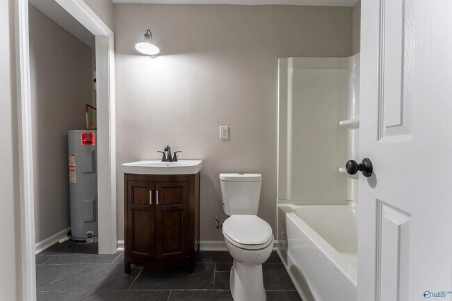 Foto del edificio - 3708 Valleydale Rd NW