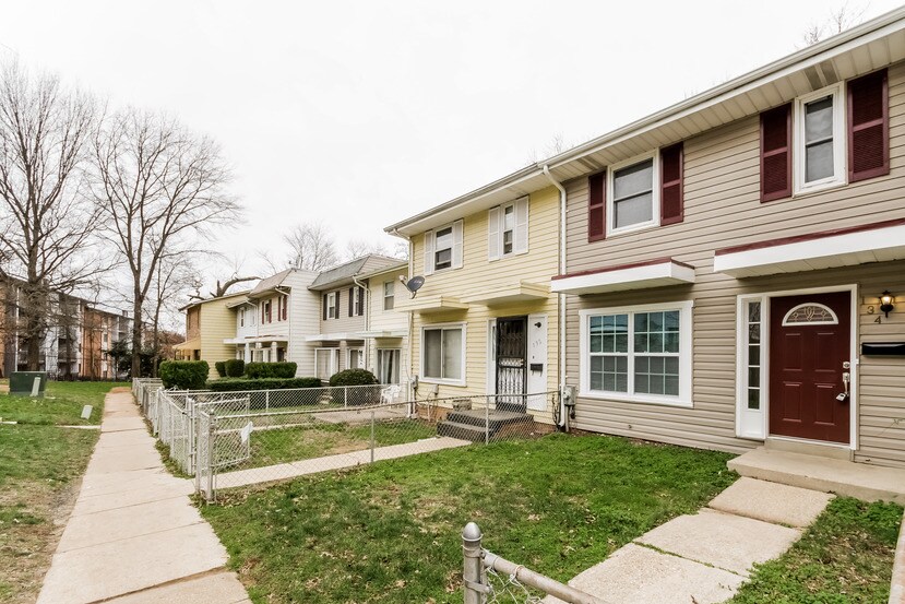 Primary Photo - 134 Daimler Dr