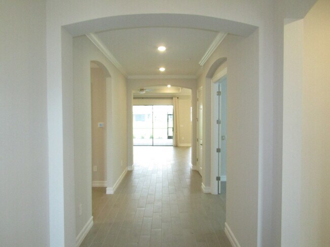 Building Photo - 608 Maraviya Blvd