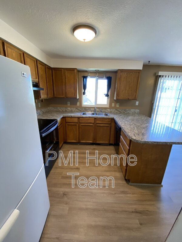 Building Photo - 647 W 725 N