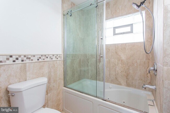 Foto del edificio - 2241 Bainbridge St