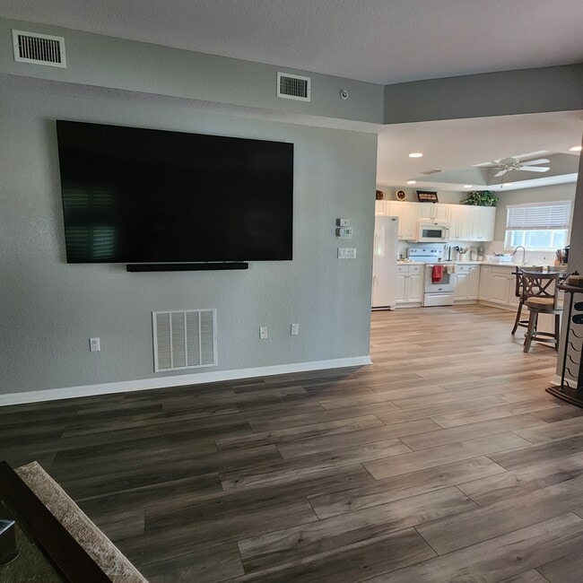 Building Photo - 6326 Grand Oak Cir