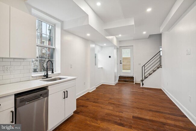 Building Photo - 835 Corinthian Ave
