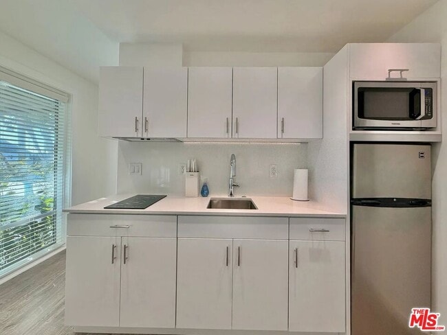 Building Photo - 5805 W 8th St