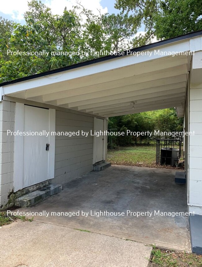 Building Photo - Renovated 3/1.5 in Sherwood Forest!