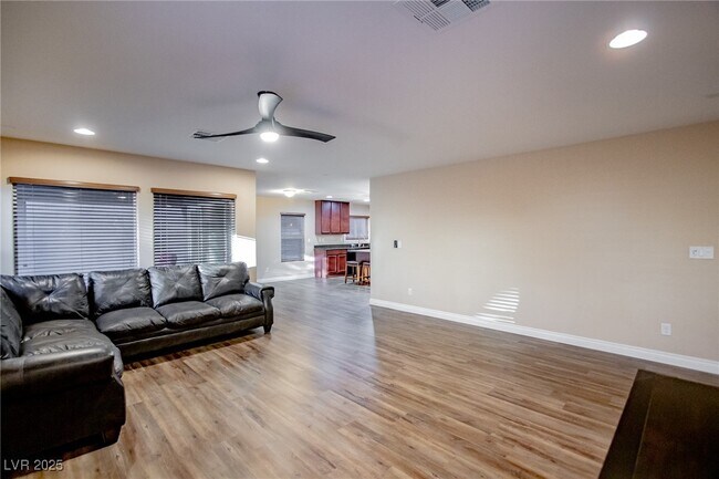 Foto del edificio - 10557 Norcross Ave