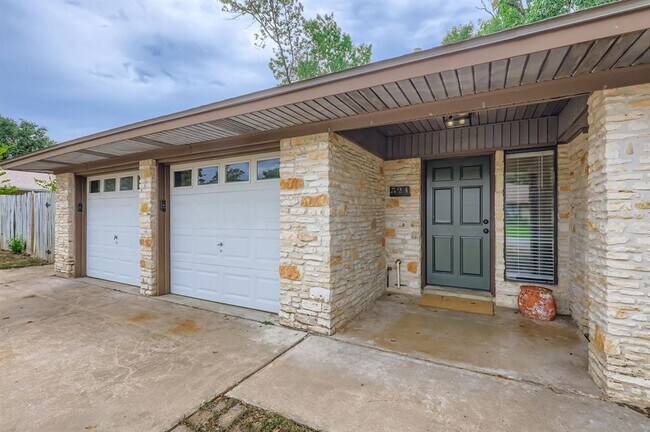 Building Photo - 521 Dennis Dr