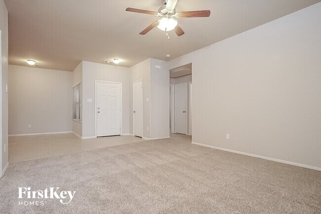 Building Photo - 110 W Red Oak Ln