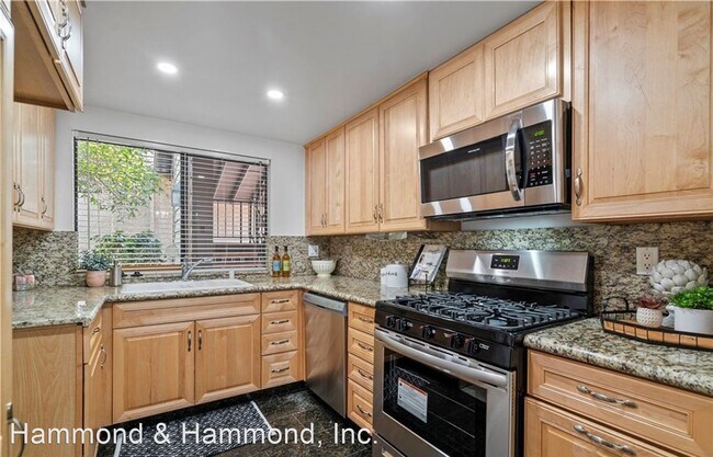 Foto del edificio - 2 br, 2 bath House - 7301 Balboa Blvd. #5