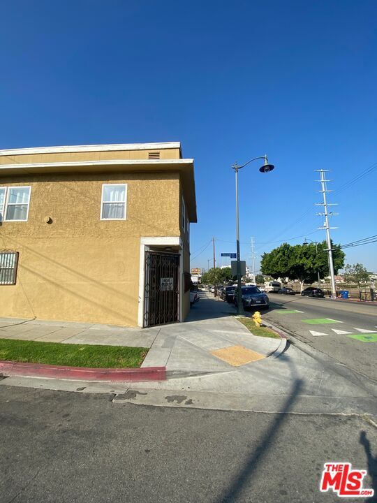 Building Photo - 3080 E 1st St