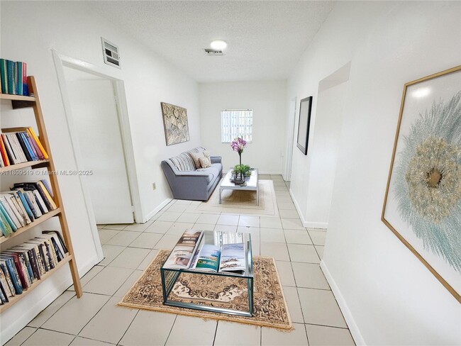 Foto del edificio - 2380 SW 11th St