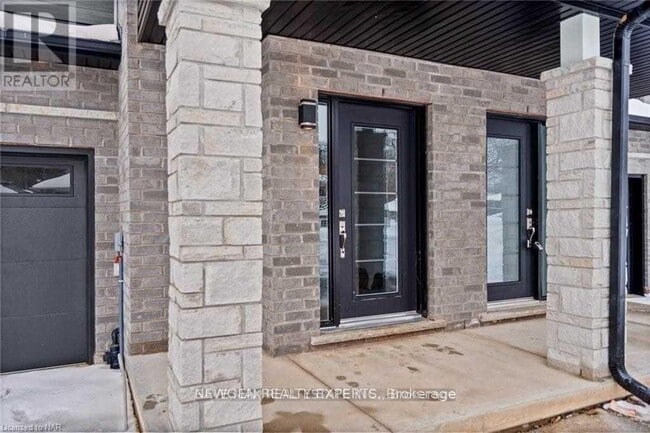 Building Photo - 4855 Pettit Ave