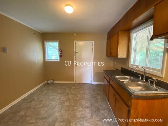 Building Photo - 648 Pawnee Ave