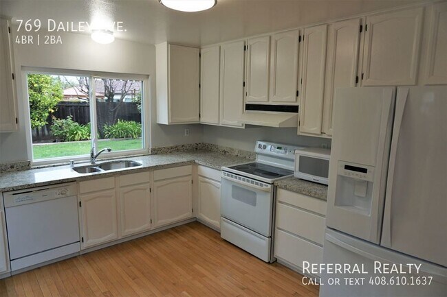 Building Photo - Well Maintained Home in Great Blossom Vall...