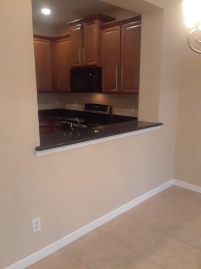 Building Photo - Must see beautiful 3 bedrooms and 2.5 Bath...