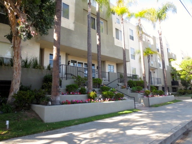 Foto del edificio - 10039 Palms Blvd