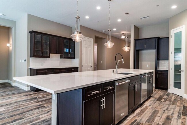 Building Photo - Custom Granville Built Home for Rent in Ol...