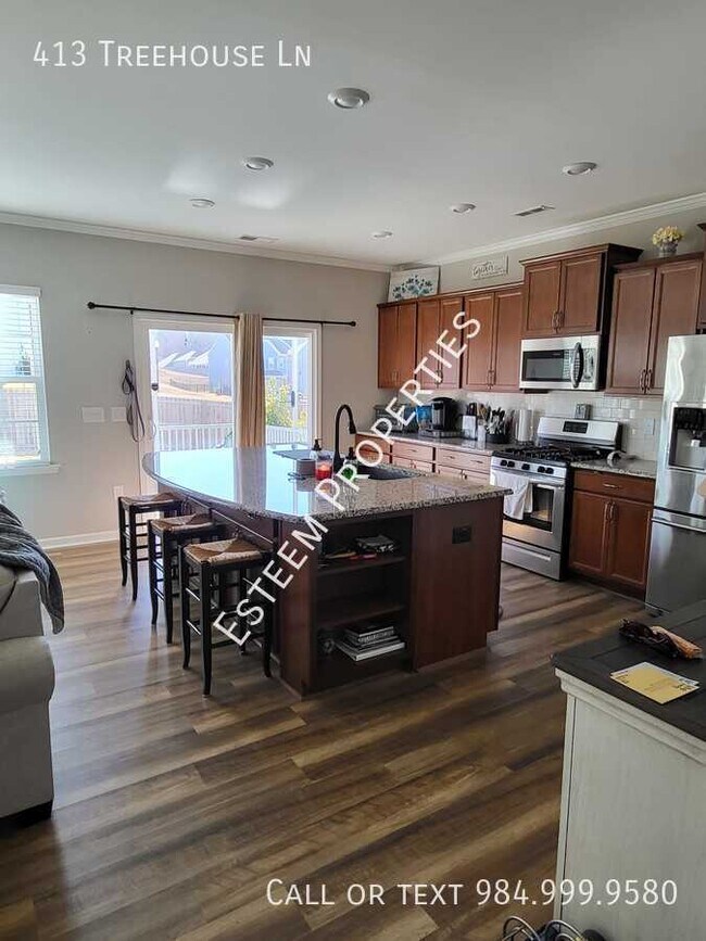 Building Photo - 413 Treehouse Ln