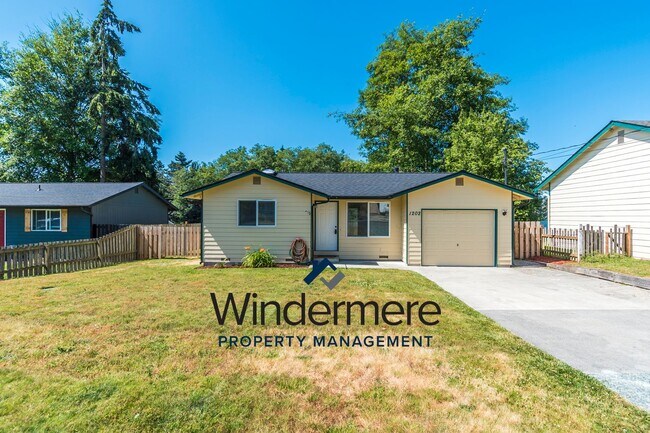 Foto del edificio - 2 Bed 1 Bath House W/ Garage