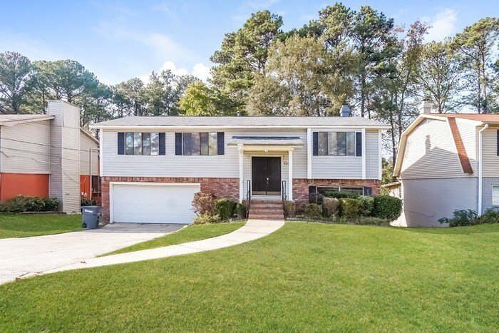 Primary Photo - Charming 4 Bedroom Home