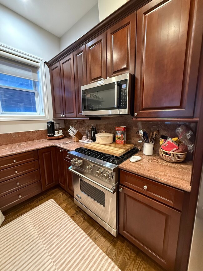 Building Photo - 1116 W Hubbard St