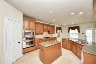 Building Photo - 2218 Longspur Ln