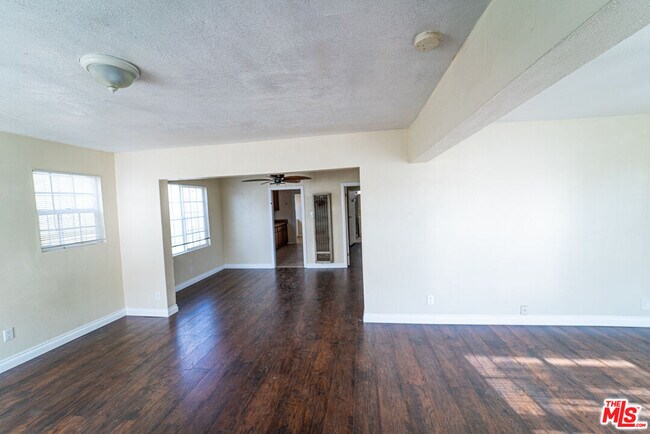Foto del edificio - 5611 Carlin St
