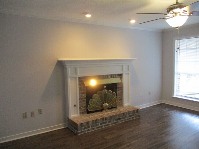 Building Photo - 321 Peach Orchard Dr