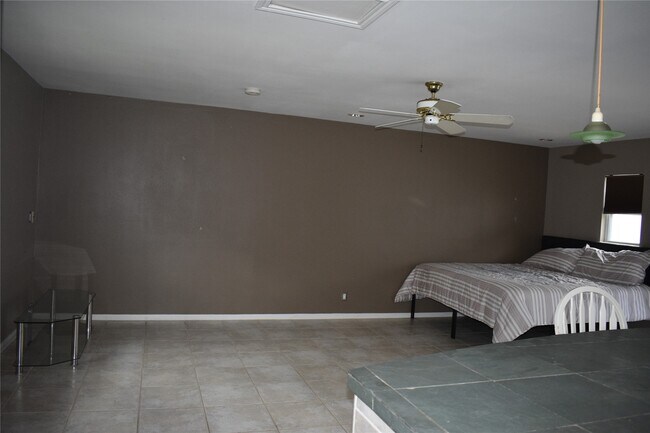 Building Photo - 4521 Maple St
