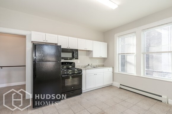 Building Photo - 154 N 6th St