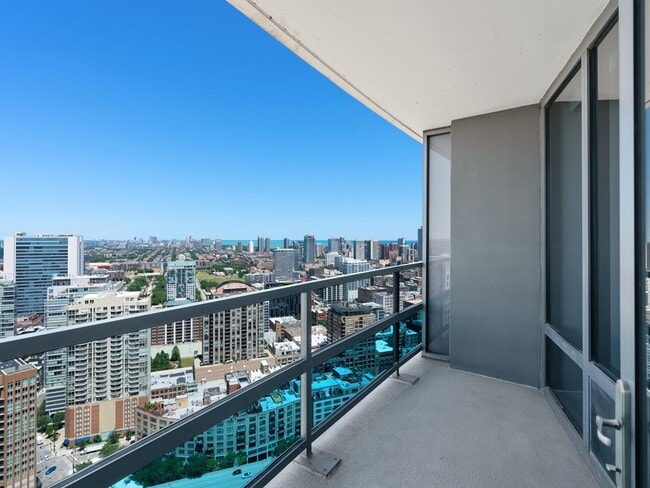 Foto del edificio - 550 N Kingsbury St