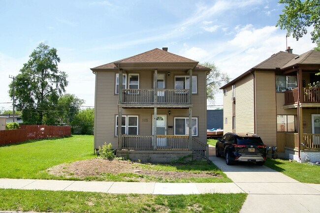 Building Photo - 17537 Clarann St