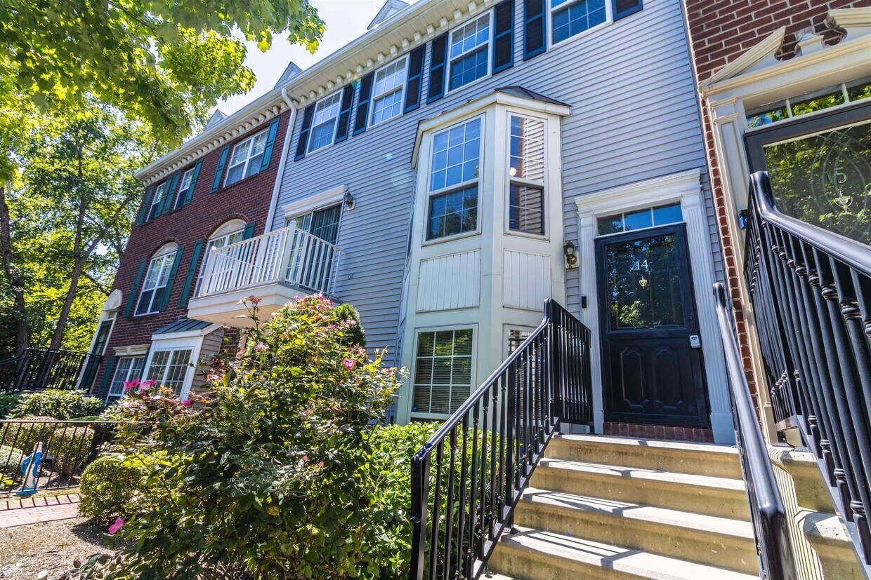 Primary Photo - 14 Buttonwood St